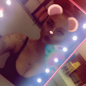 Meet your Posher, Adriana